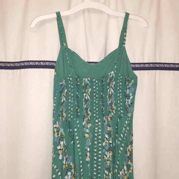 Cute Floral Dress - Picture 4 of 5